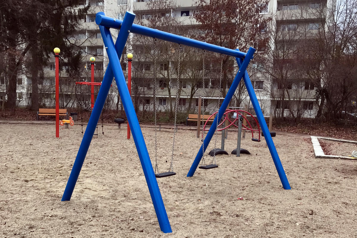 Schaukel für den Spielplatz an der Pfitznerstraße